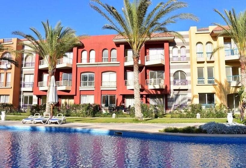 Estúdio Estandar Vista Piscina, شاليهات بورتو مطروح فيو بحر Porto Matrouh Sea View Families Only