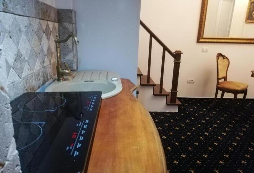 Апартаменты Deluxe 1 Спальня, Weiss Little Palace