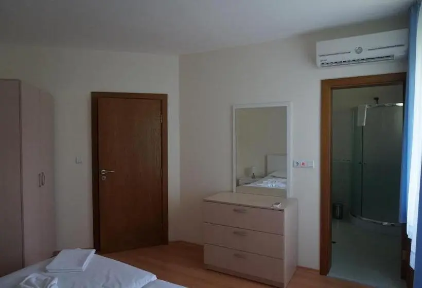 Huoneisto 1 Makuuhuone Merinäkymä, комплекс бяла виста до плажа   Complex Byala Vista Near The Beach