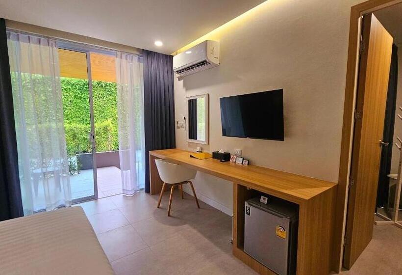 Трехместный Номер Стандарт с Балконом, Arenice Boutique