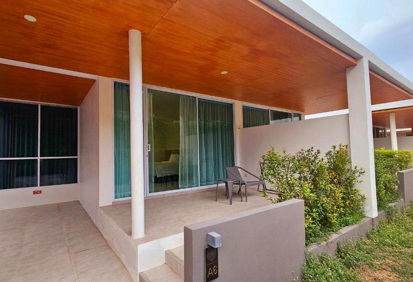 Трехместный Номер Стандарт с Балконом, Arenice Boutique