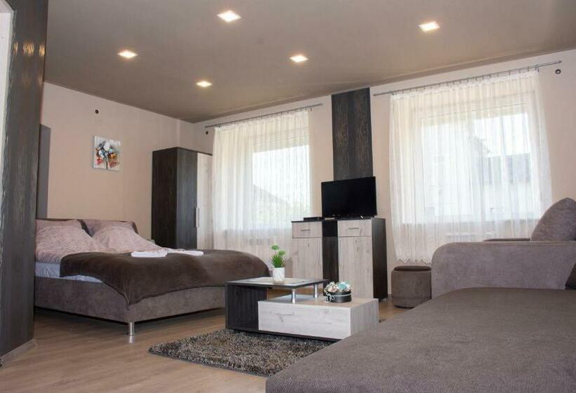 חדר משפחתי, Aranyfürt Vendégház