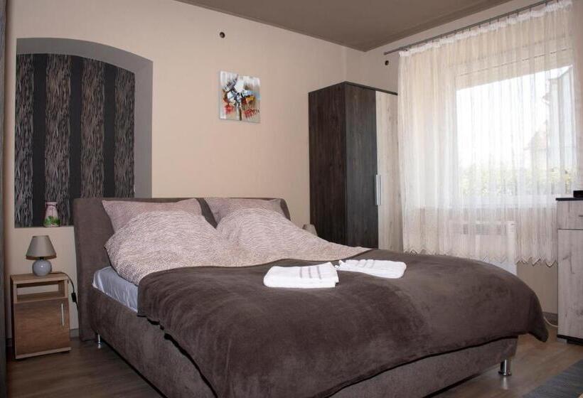 חדר משפחתי, Aranyfürt Vendégház