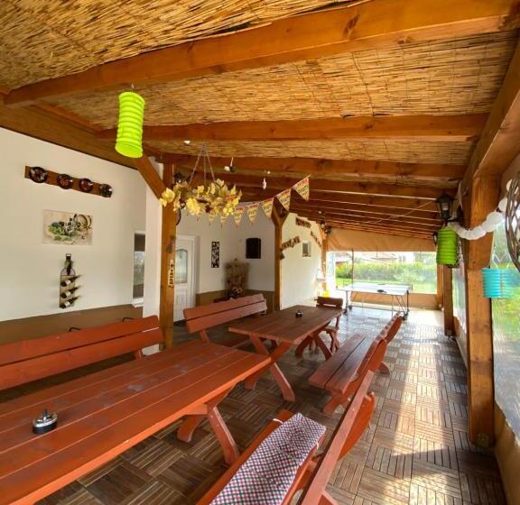 패밀리 스튜디오, Aranyfürt Vendégház