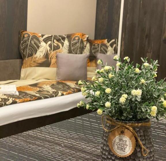 סטודיו משפחתי, Aranyfürt Vendégház