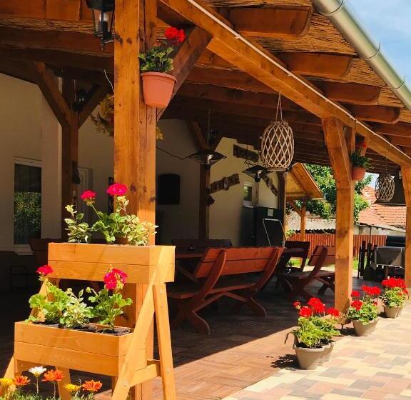 חדר סטנדרט לארבעה, Aranyfürt Vendégház