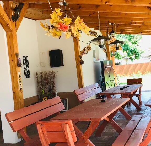 חדר משפחתי, Aranyfürt Vendégház