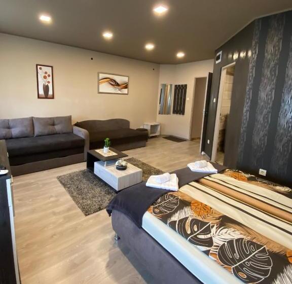 חדר משפחתי, Aranyfürt Vendégház