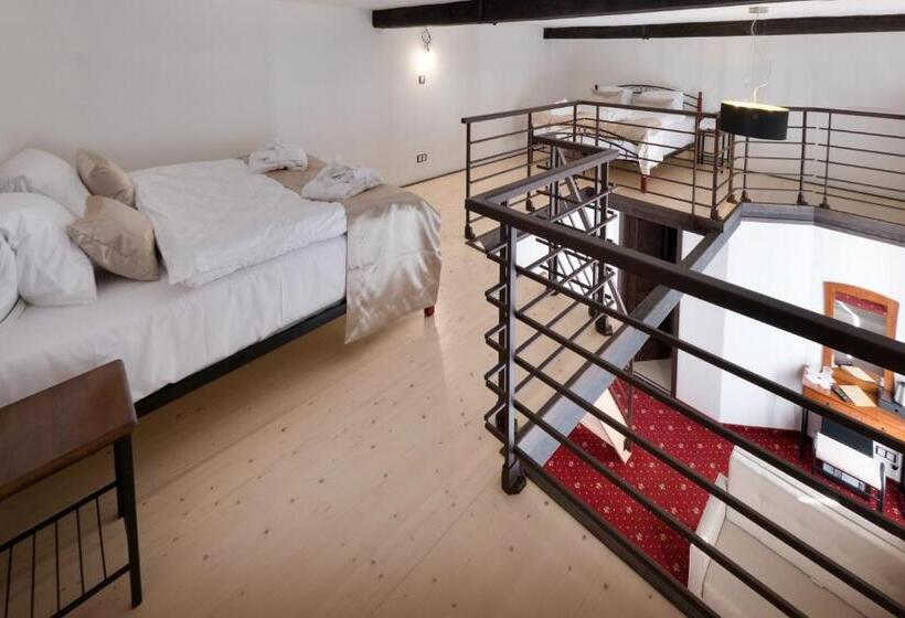 חדר משפחתי דלוקס, Zámek Wichterle   Hotel A Pivní Lázně