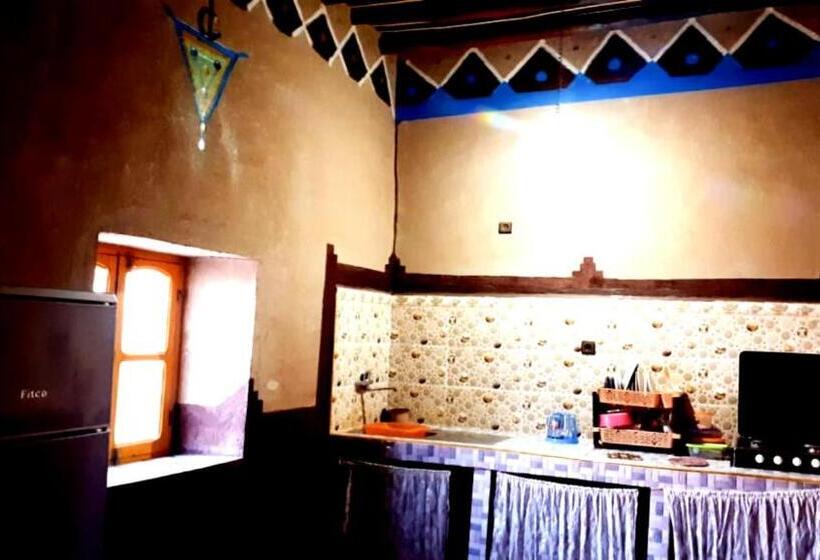 이코노미 룸, Guests House