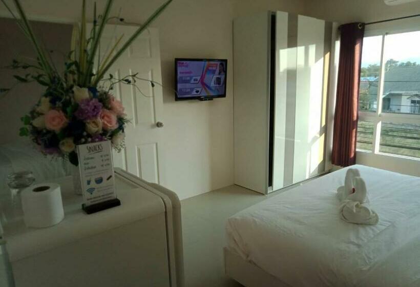 Economy Triple Room, เคทู เกสเฮาส์