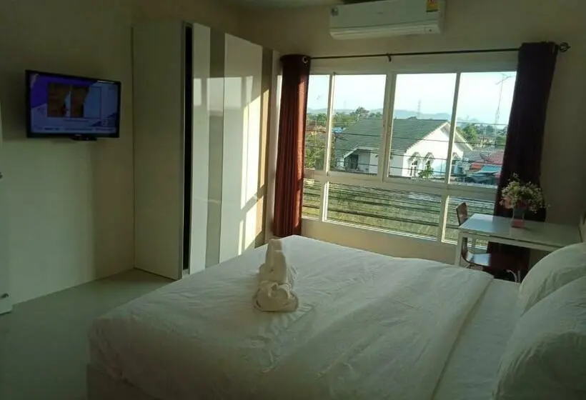 Economy Triple Room, เคทู เกสเฮาส์