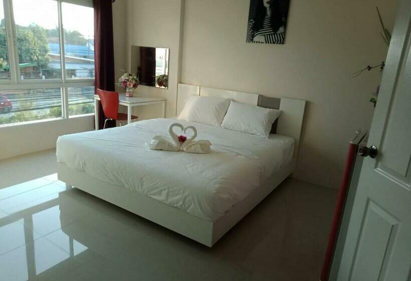 Economy Triple Room, เคทู เกสเฮาส์