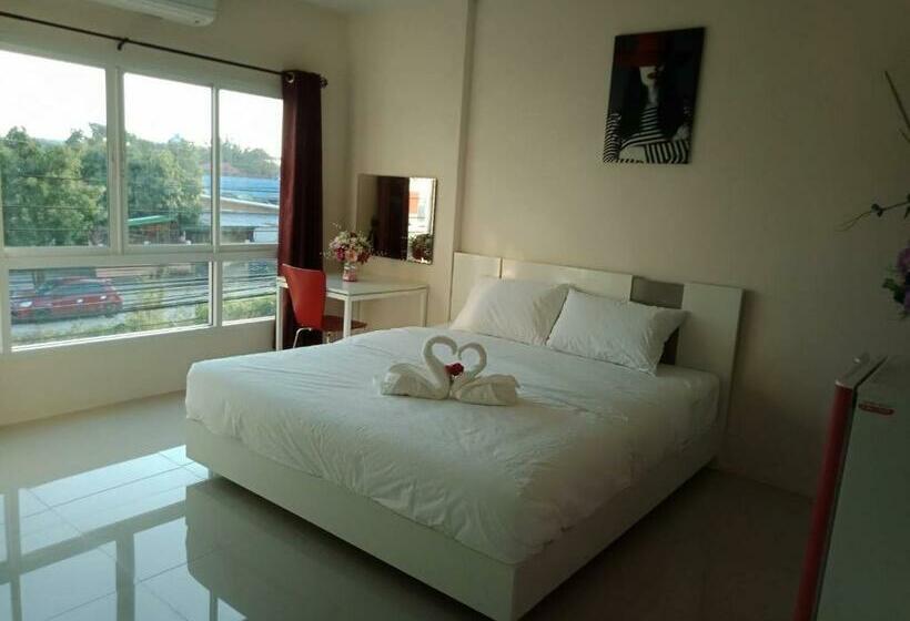 Economy Triple Room, เคทู เกสเฮาส์