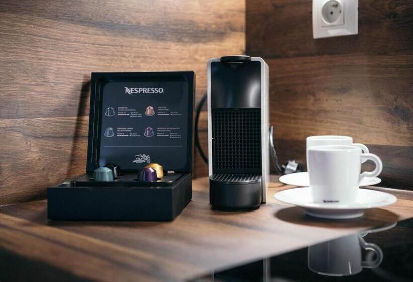 דירת שלושה חדרים, Vila Jáchymov