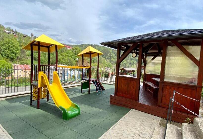 דירת שלושה חדרים, Vila Jáchymov