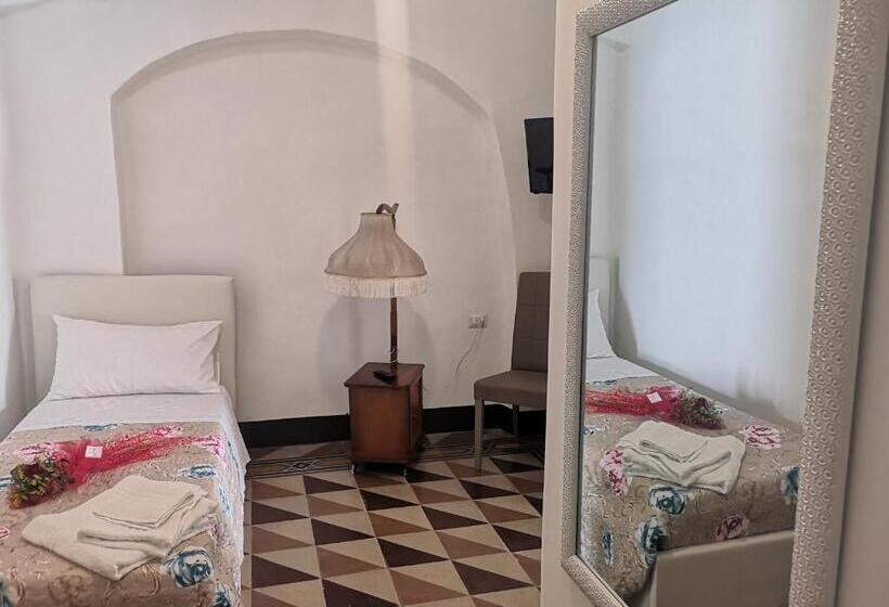 Pokój Czteroosobowy Deluxe, B & B San Giovanni 9