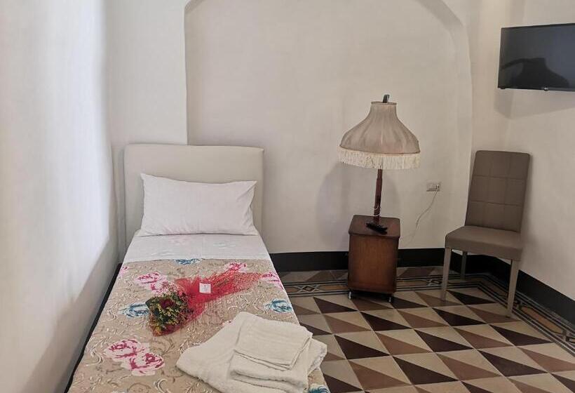 Pokój Czteroosobowy Deluxe, B & B San Giovanni 9