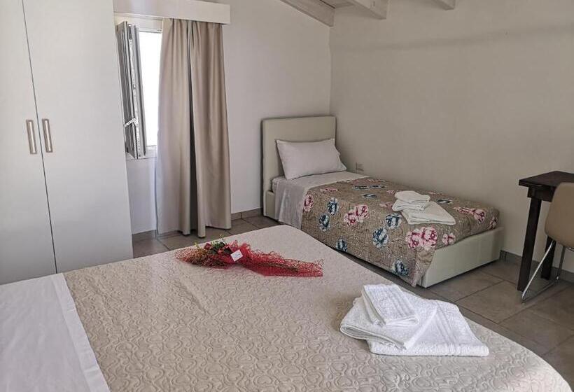 Pokój Deluxe Trzyosobowy, B & B San Giovanni 9