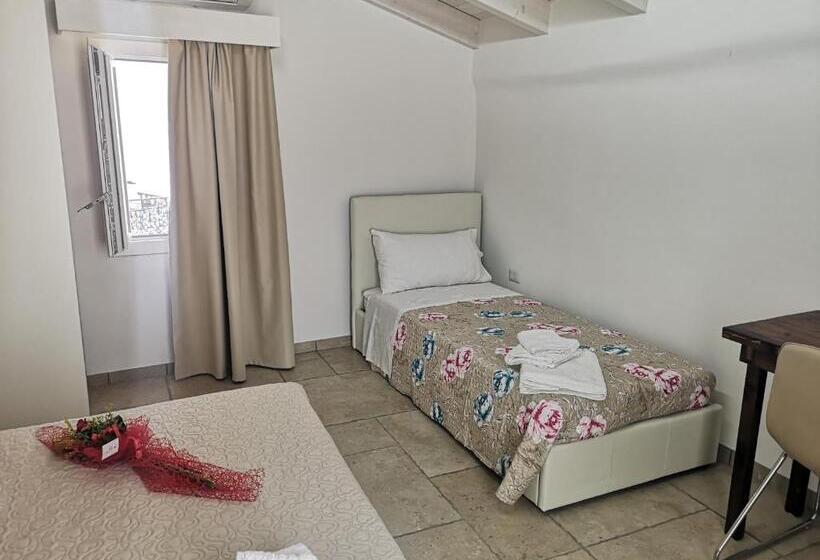 Pokój Deluxe Trzyosobowy, B & B San Giovanni 9