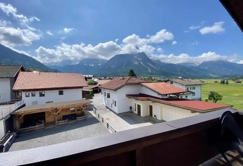 Perhehuone, Haus Tirol Ehrwald