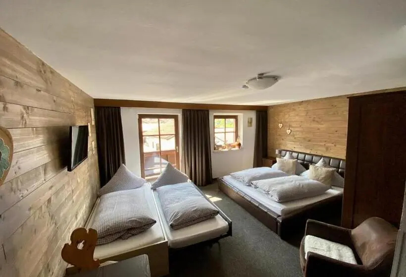 Perhehuone, Haus Tirol Ehrwald