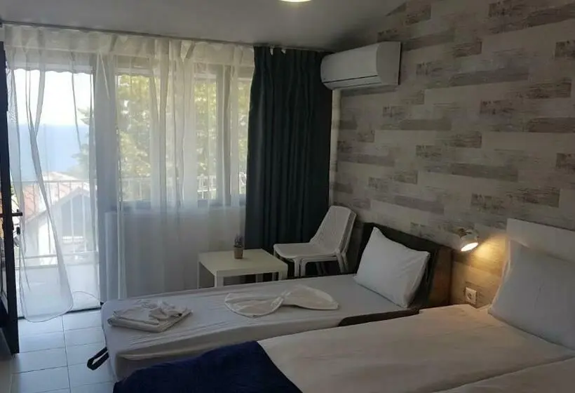 オーシャンビューのデラックストリプルルーム, Simada Blue Guest House