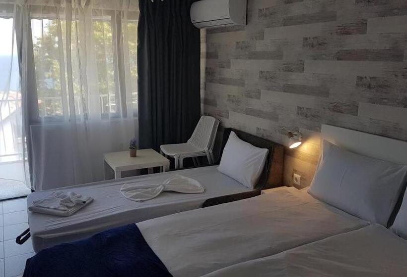 חדר דלוקס לשלושה עם נו לים, Simada Blue Guest House