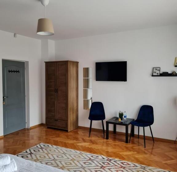 Quarto Triplo Standard com Balcão, Vila Belmondo