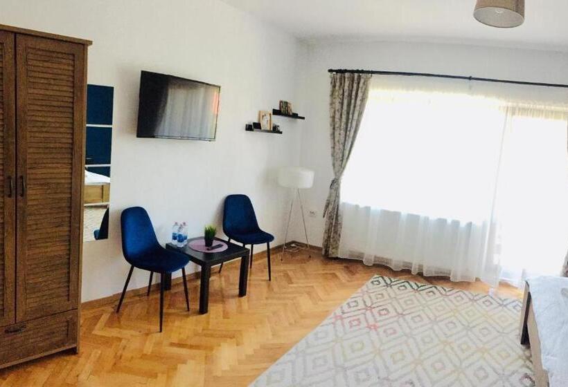 Quarto Triplo Standard com Balcão, Vila Belmondo