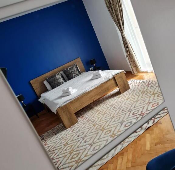 Quarto Triplo Standard com Balcão, Vila Belmondo