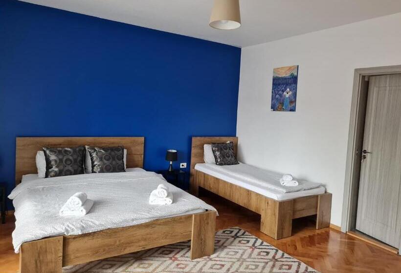 Quarto Triplo Standard com Balcão, Vila Belmondo