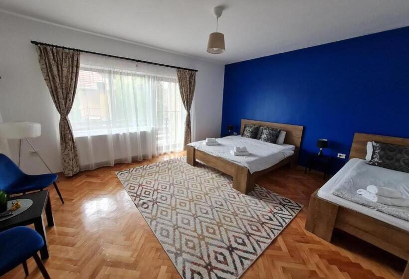 Quarto Triplo Standard com Balcão, Vila Belmondo