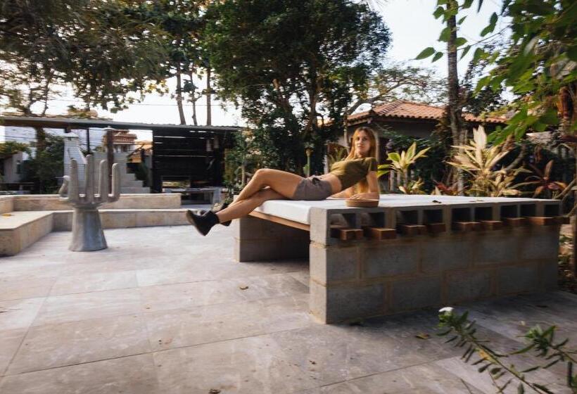 ルームシェアのワンベッド, Jardim Secreto Guest House