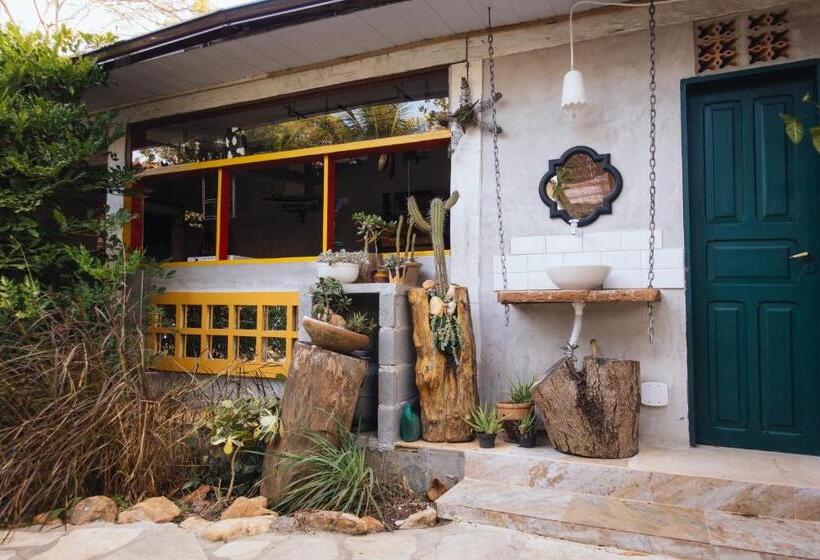 ルームシェアのワンベッド, Jardim Secreto Guest House