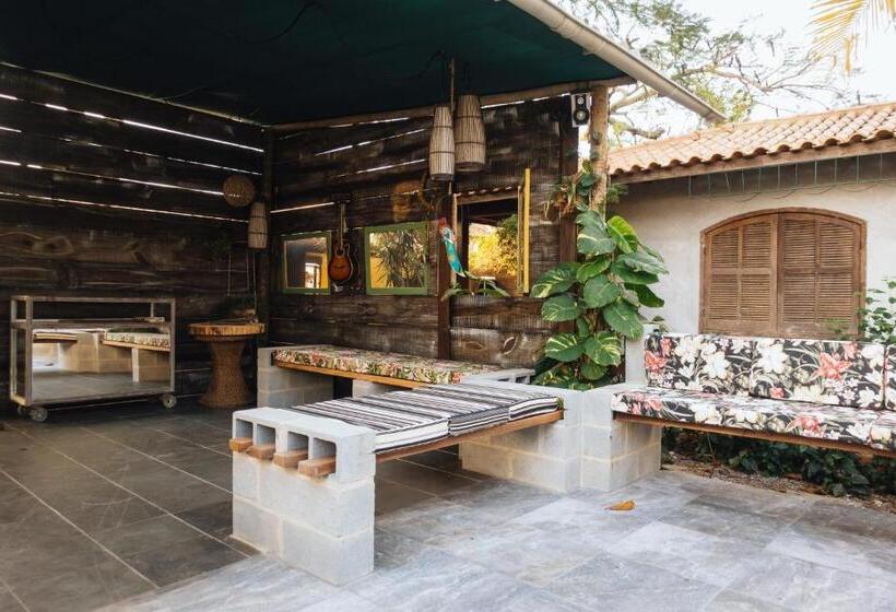 ルームシェアのワンベッド, Jardim Secreto Guest House