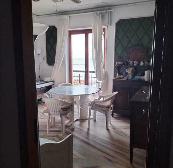 غرفة قياسية حمام مشترك, La Mouette