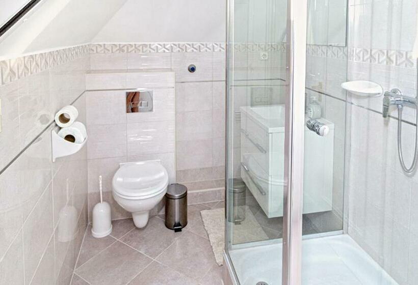 Номер Стандарт Вид на Сад, Csontos Vendégház