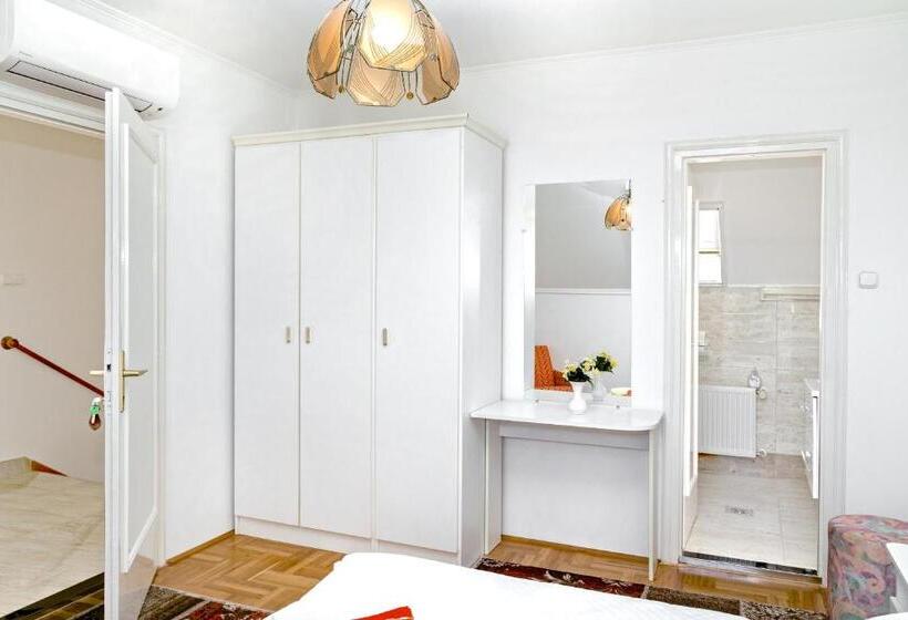 Номер Стандарт, Csontos Vendégház