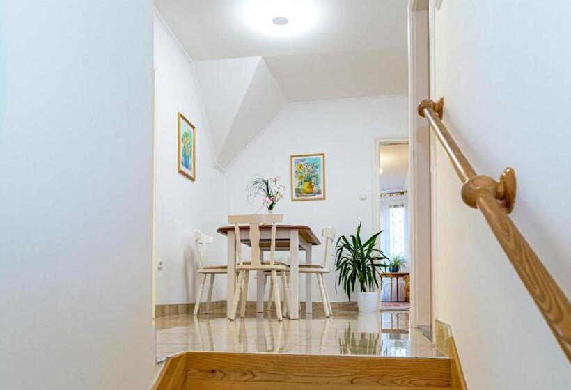 Номер Стандарт, Csontos Vendégház