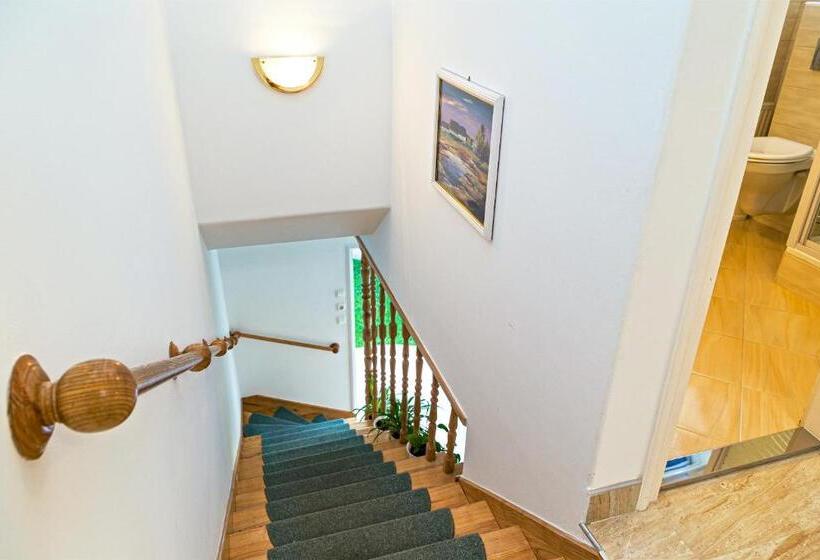 Номер Стандарт, Csontos Vendégház