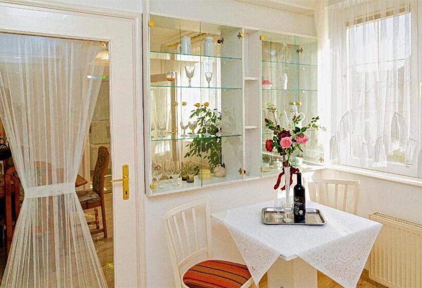 Апартаменты 1 Спальня Нижний Этаж, Csontos Vendégház