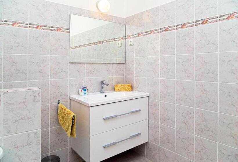 Апартаменты 1 Спальня Нижний Этаж, Csontos Vendégház