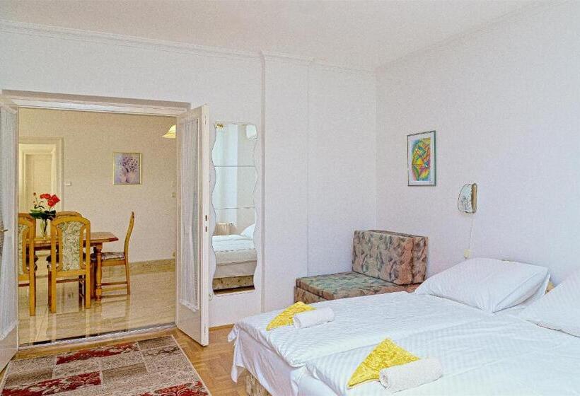 Апартаменты 1 Спальня Нижний Этаж, Csontos Vendégház