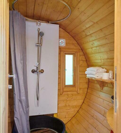 بنجلو قياسى, Les Tonneaux Bourguignons Du Carré Saint Pierre