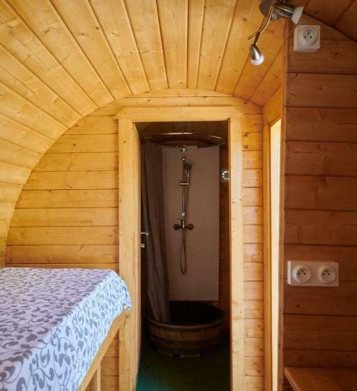 بنجلو قياسى, Les Tonneaux Bourguignons Du Carré Saint Pierre