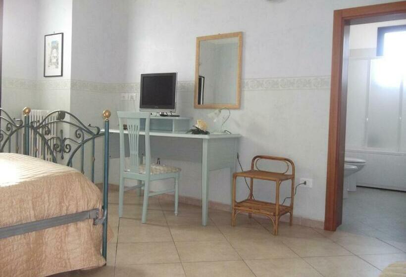 חדר סטנדרט לארבעה, B&b La Corte