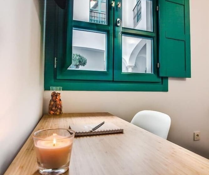 اتاق استاندارد, Casa Palacio El Condestable De Sevilla