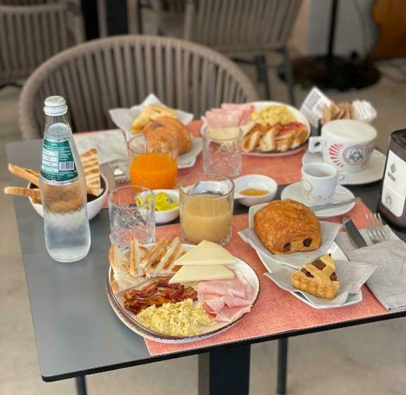 חדר סטנדרט, The Square Depandance