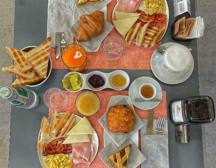 חדר סטנדרט, The Square Depandance